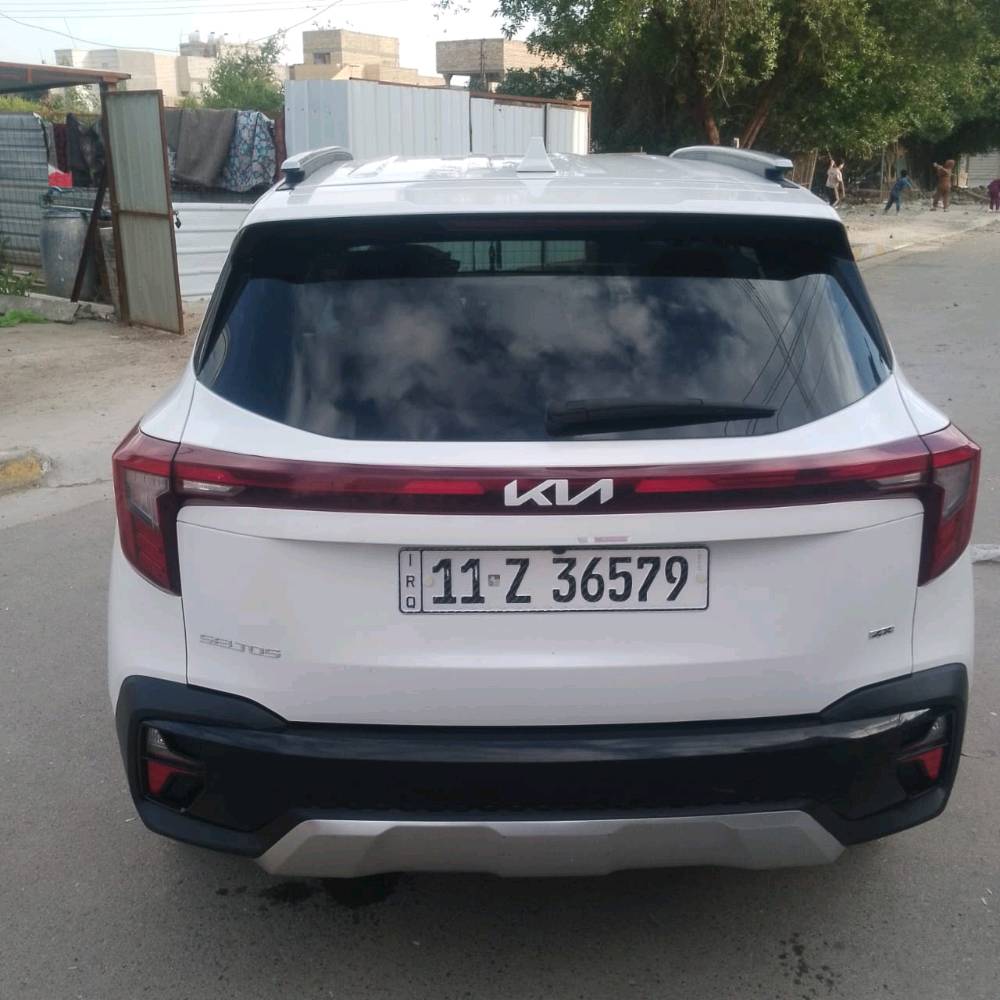 السلام عليكم سياره سيلتوز موديل ٢٤ وارد امريكي بدون حادث كلين سياره جديد ماماشيه تجي واشوف بعينك ١٨٠ بيها مجال.