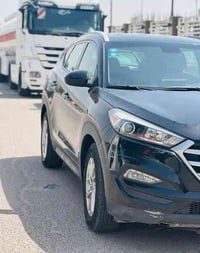 هونداي توسان 2017 حادثه من امريكا قطعتين فقط بابتين باب السائق والخلفه...