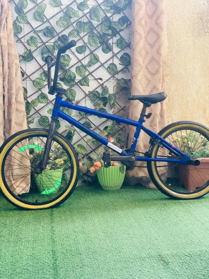 بايسكل نوع بي ام اكس نضيف يخبل سعره90وبي مجال قليل تواصل فقط ع هاذه رقمي ‭0775 483 0873‬وبيك خير ودلل منطقة الكريميه♥️
