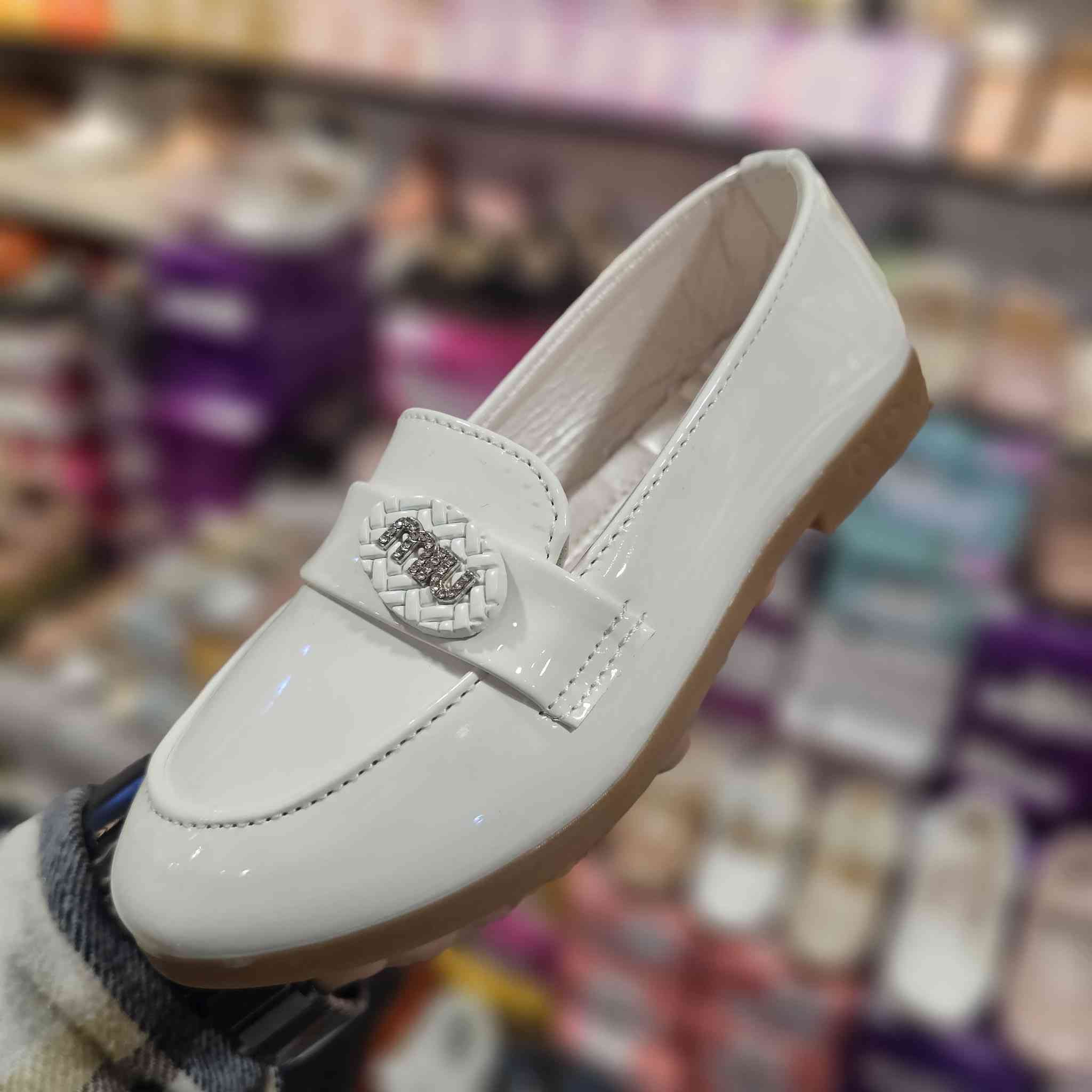 جديد فلات بناتي 
جمال القطعة 💯💯
كوالتي عالي ❤️❤️
لونين اتوفر بيها فقط 
الابيض/ الاوف وايت
قياس ٣٦/٣٥/٣٤/٣٣/٣٢/٣١

⭕ العنوان موصل حي المهندسين مول قوارير
      الطابق الثاني 

⭕يوجد توصيل داخل الموصل 

⭕هاتف ***********

⭕هاتف ***********
