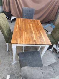 طاولة وكراسي • ٤ مقاعد • السليمانية