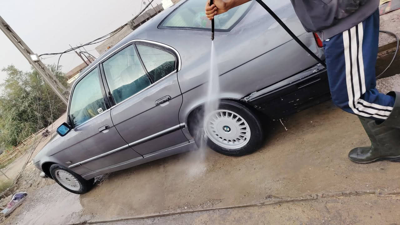 السلام عليكم سياره للبيع بي ام دبليو حجم 525موديل1991سيارا مكينه وكير بلاد 6سلندر سياره مضيفه دواخل شواصي سنويه ل27سياره بيها جراد بل قليل سعر 45ورقه وبيها مجال مكان الزببر ***********
