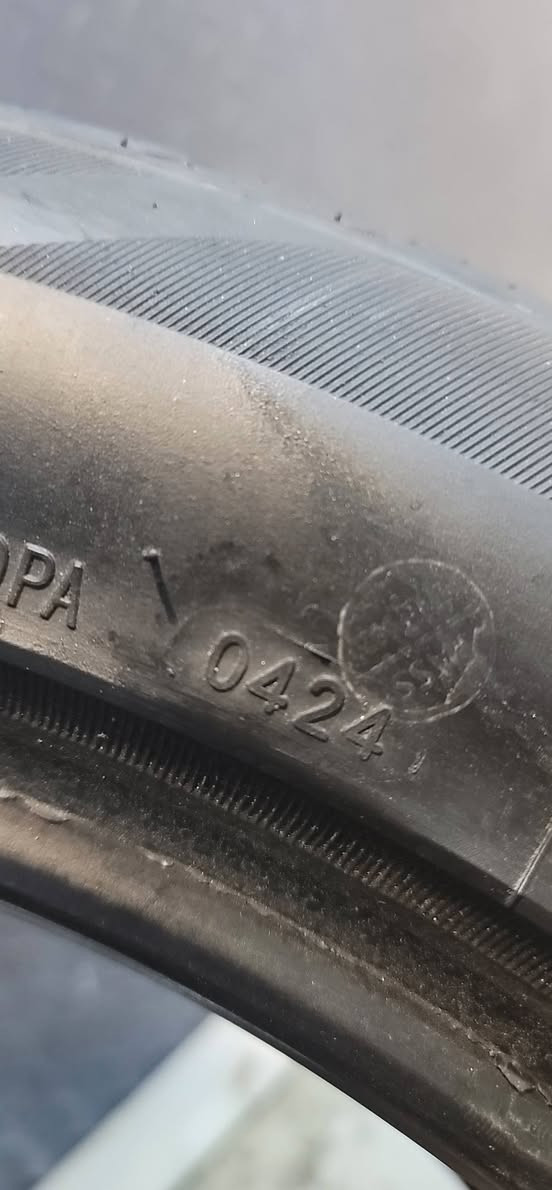 السلام عليكم زوج تايرات مستخدمه نضافه فول انتاج 2024   
قياس 245/50/20
السعر ٦٠ او بي مجال بسيط 
الكراده مجمع المشن مجاور مطعم ابو داوود 
***********
