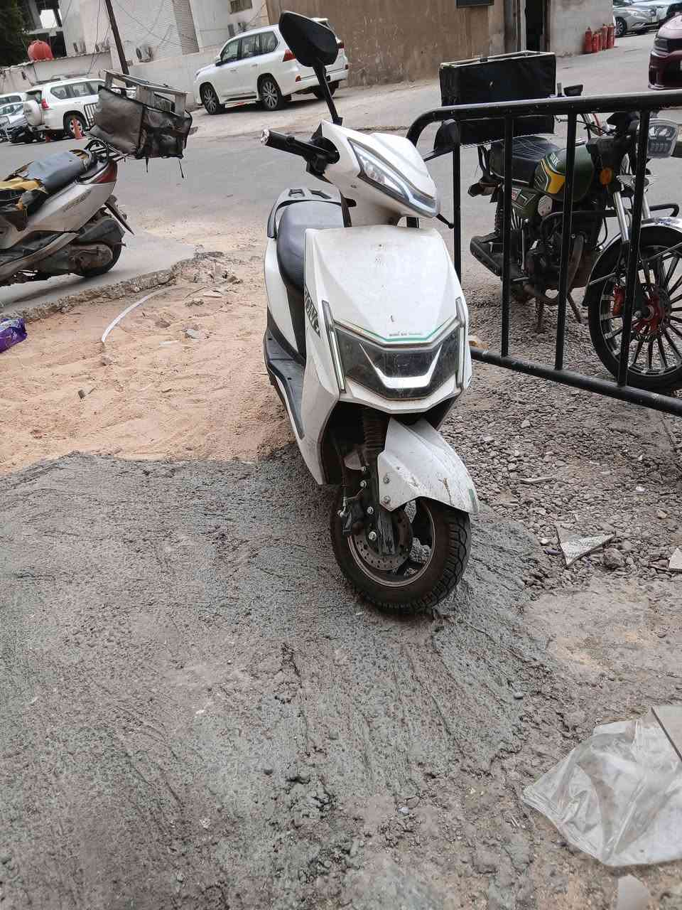 دراجه شحن تمشيك ٤٠كيلو بل شحنه لوحده ٦بطاريات دراجه نضيفه مابيه اي نقص كامله مكاني للمنصور مقابيل مول بابلون سعره ٦٥٠للستفسار ***********
