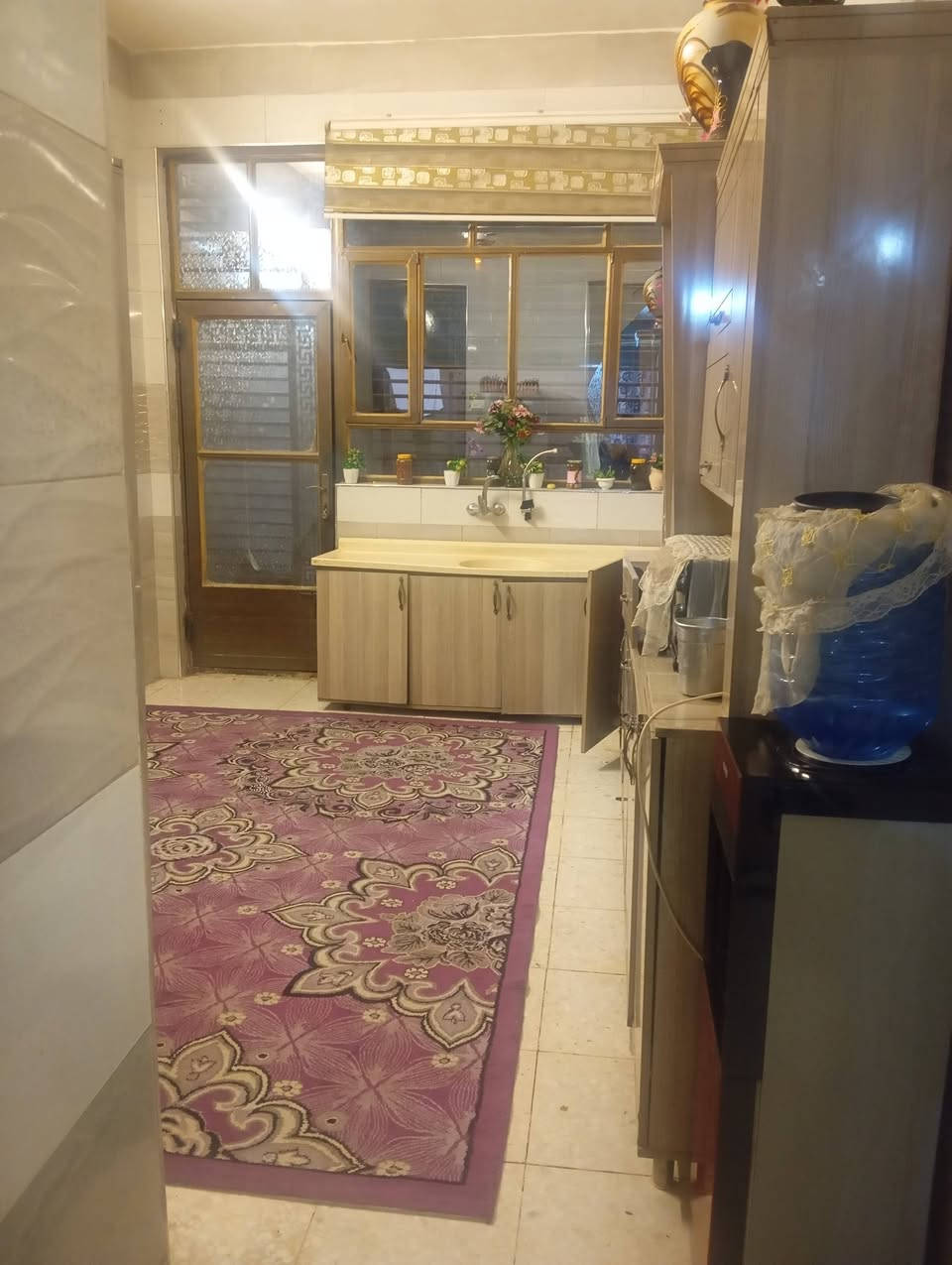 السلام عليكم من رخصت الادمن بيت 150م ام نجم قرب ساحة باسم 3طوابق 5غرف نوم استقبال مطبخ حولي للاستفسار مراجعة صاحب الدار ***********. الرقم الثاني ***********
