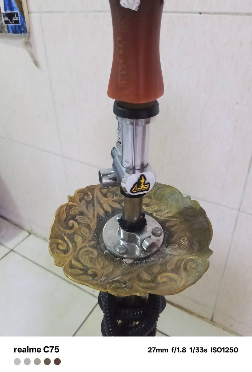 اركيله طاهه كامله مابيها شي فقط الصحن بيه كسر صغير منهي 50 الف 
للتواصل *********** واتس اب
