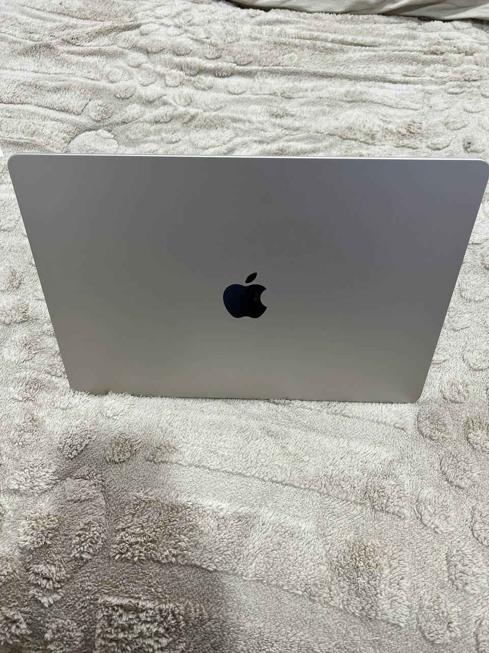 ماك بوك اير M4 chip
15-inch MacBook Air 
  / الذاكره 512GB storage 
ول ذاكره العشوأيه (24GB memory 
جديد مصارله شهر عندي 
وبس 8 مرات مشحون 
السعر مليونين وبي مجال للشرايي
رقمي ***********
