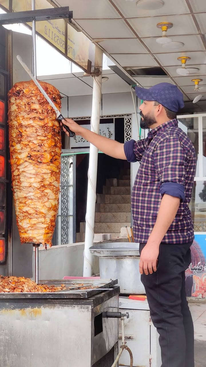 السلام عليكم
يعلن لكم #مطعم #السفاح  ( ابو حيدر  )  
عن بدأ استلام الحجز 
الاعراس والمناسبات من يوم غدآ 
المصادف ٢٠ من رمضان 
ب تاريخ ٣/٩ 
بنفس الاسعار القديمه 
مع واصل الى القاعه 
مع الماء 
مع الببسي 
مع زياده على كل ١٠٠٠ لفه ١٠٠ لفه زياده 
حسب الطلب 
الفرع الاول مجاور سنتر السلطان 
الفرع الثاني بل قرب من قاعه تودي 
لستلام الحجز فقط ابو حيدر 
او عامر 
لا يوجد اي شريك معنا 
للتواصل على الخاص 
او الارقام التاليه 
*********** عامر 
*********** واتساب
