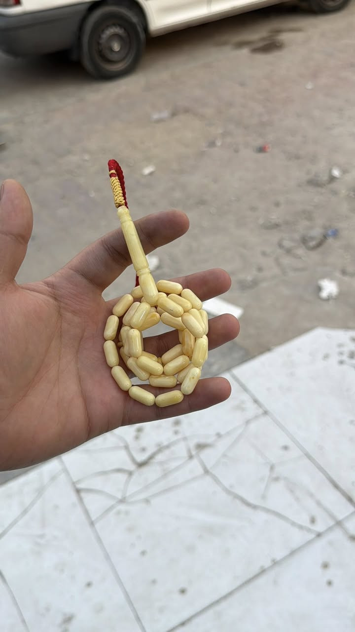 سبحة كهرب حر طبيعي بولوني كصه كبسولي جبسي بالكامل بياض تبارك الرحمن مال كويت 🇰🇼 قطعه قويه كلش مثل ما واضح وزن 29 غرام جوه السوك الغرام ب 8$ شراي اتصل او راسلني واتساب رقمي *********** عنواني بغداد الشعب
