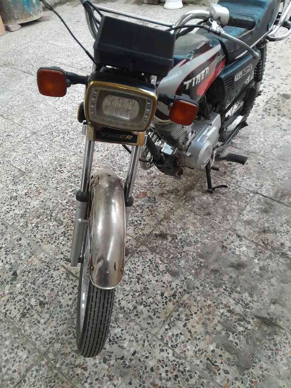 دراجه بدون ٥٥٠ وبيه مجال *********** مكينه نضيفه كلش كهربائيات شغاله
