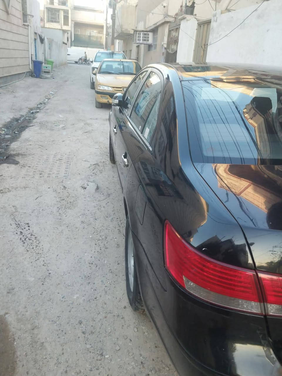 السلام عليكم
سيارة سوناتا للبيع موديل 2008 خليجي لون اسود تبريد شغال رقم بغداد  بيهة 3 قطع مبدلة بدون دواخل مصبوغة حزام مري شفط محرك 2000 دوش دواخل جلد لون اسود شاشة بيهة السيارة مرتبة وسعرهة 90 ورقة وبيهة مجال 
التواصل على الواتساب ***********

