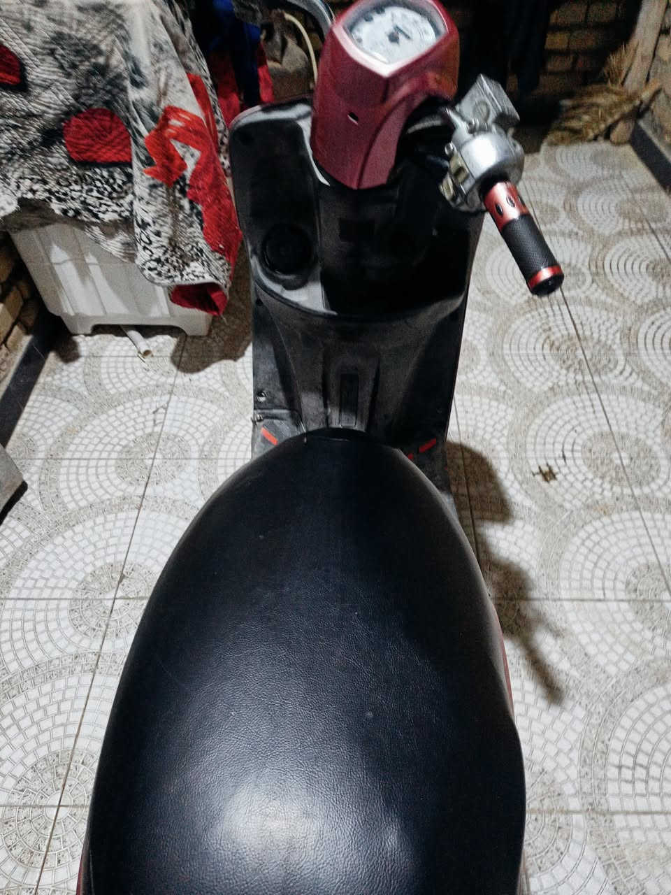 مفتوحه بوشه خمسين
كفر كدام مكسور وموجوده قطعته والقاعده مال عداد ما كاعد تلعب  كفرات تجاري كدام عينك الدراجه 
***********
