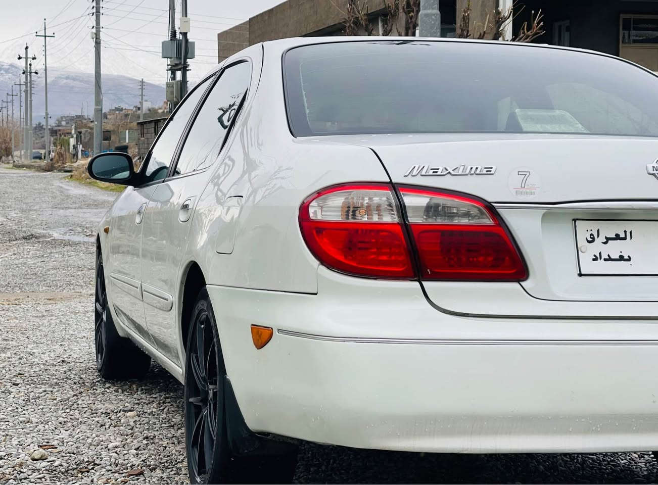 نيسان مةگزيما موديل٢٠٠٠
لةئارمةكة٢٠٠١ 
ئارم پلاستيك هةولير و تحويل ئةسلي
پاكانةي بو كراووة
ئارمةكةي بي كيشةية و بةشةرت
مةكينه سي هةزار ي گير ئوتوماتيك
گيرو مةكينه بةشةرت سةوت دوكةل بوخار بةشةرت
توندو تول تازة پيش و پشتيم توند كردوتةووة
سةيارةكة هي مالة هي معرةز نيه
 ناوةوةي  زور خاوين و ريك و پيكة
سندوق كارةباي
دةرگاي بةنزين كارةباي
كونترول
كامل گاعيي بو كراووة
كارةباي هةموي بةشةرت
چوار تاو ويلي خاوين
ساردو گةرمي بةشةرت
سي پارچةيً و سي پةلةي بوياغة  پيشي شتيكي 
پيوةية شايةني باس نيه
هةيكةلي شوشةية شوختو چالي پيوة نين
سعري 54 $ مةجاليكي برايانه
*********** بشدار, السليمانية
