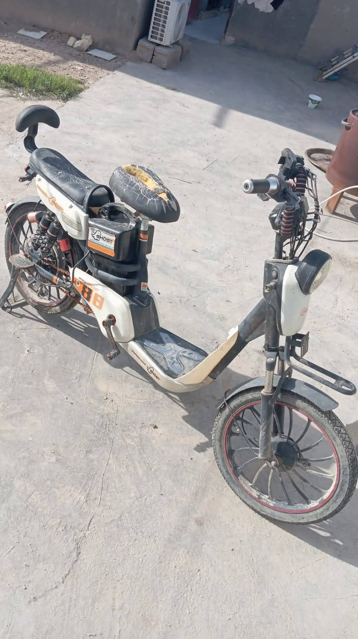 باسكل شحن جديد استخدام 5 أشهر فقط جاهز مع شاحنه وبطاريات شرط سعر 250وبيه مجال مكان الشطره 
***********
