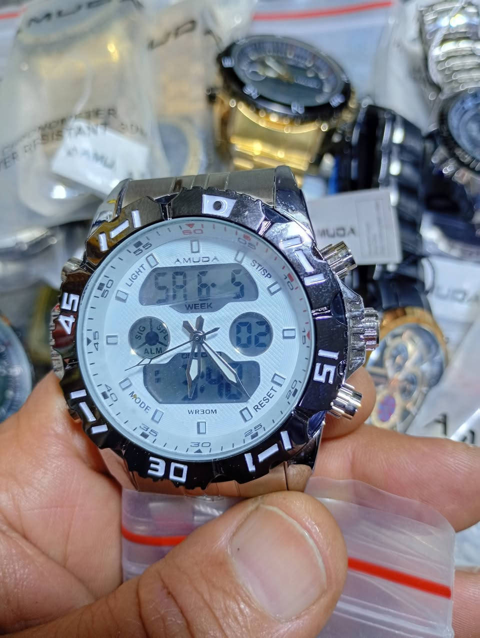 اكو احد مهتم هذين ساعات  شلع  مكان دهوك يوجد توصيل 
***********
