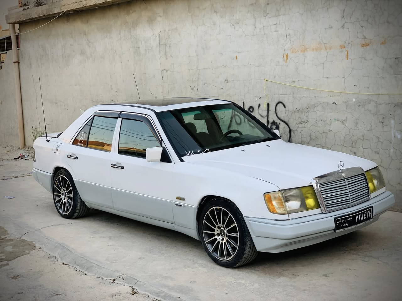 مارسیدز مودێڵ 1988 ئارم سلێمانی مەکینەی بەطە 2500ماشاللە لە قوەتوو هەستانی فوول سپۆرتە  سەقفی بۆجوانی ئەو لەزکەی لێ دراوە تاقم ویلی تازە بەستراوە بێعەیبە  ماڵەکە خۆی دیارە ئەگەر موشتەریت پەیوەندی بکە نرخی 45$معمل***********شوێن کەلار
