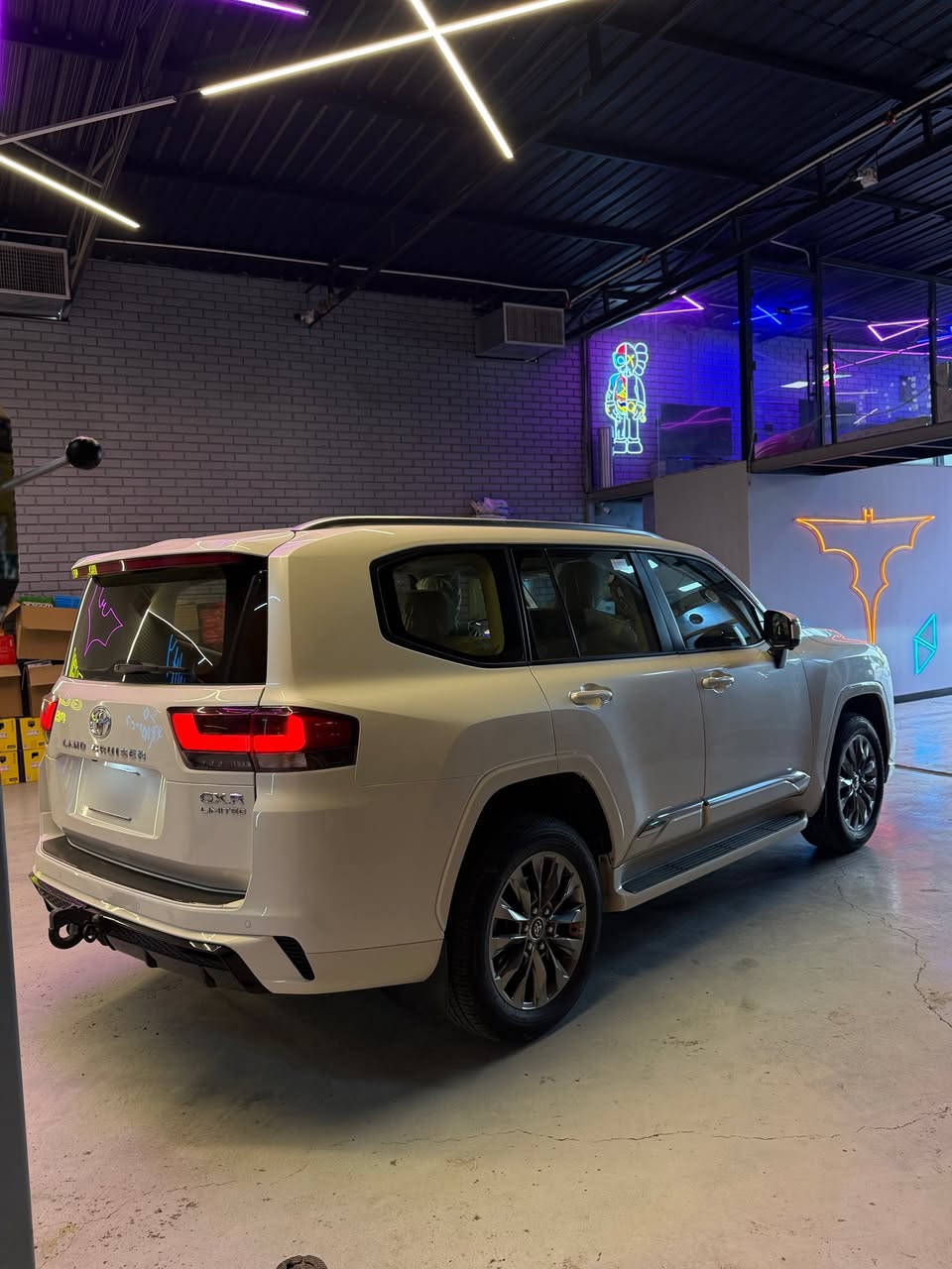 السلام عليكم
لاندكروز GXR limited (بريم اصل ) موديل 2024 السياره رقم بغداد بأسمي تحويل ثاني يوم ماشية 42 الف السياره مكفولة كفالة عامة والسونار مرفق بل منشور 
السعر 690$ وبيهه مجال بسيط وترهم بيع او مراوس حسب القناعة 
مكان السيارة بغداد 
رقمي ***********
