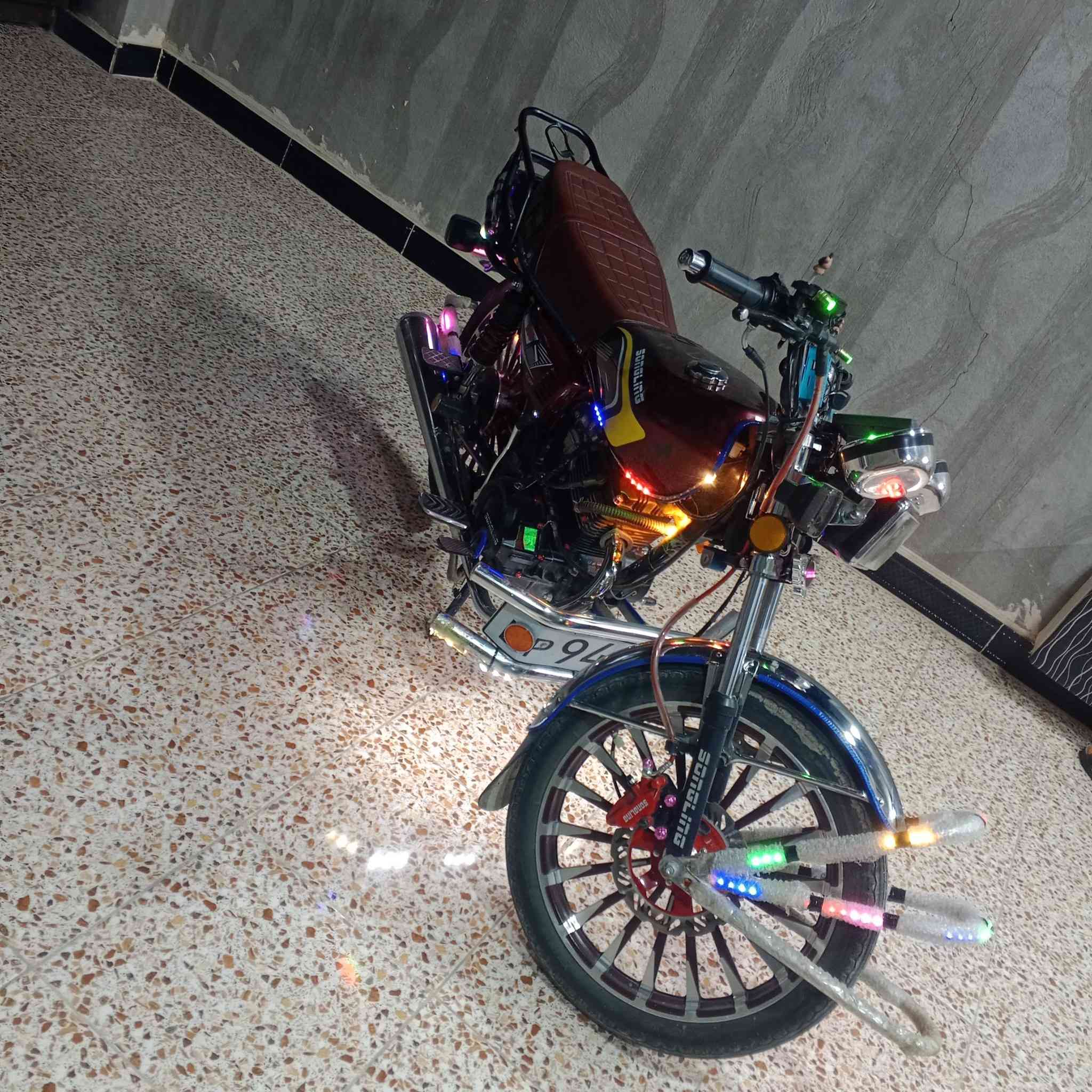 سيفان 26عله ايدي بعدهه نضيفه مجنبزه مفوله

اي نقص  ما بيهه فقط لايت طافي فقط

***********
