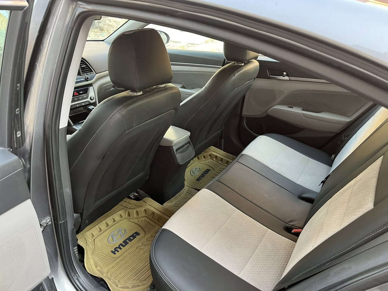 سلام عليكم النتره موديل 2018 حادث جاملغ وبنيد بدون دواخل بدون ايرباك سعر 120 (***********)سنويه ورقم وهزه وفحص كل جديد
