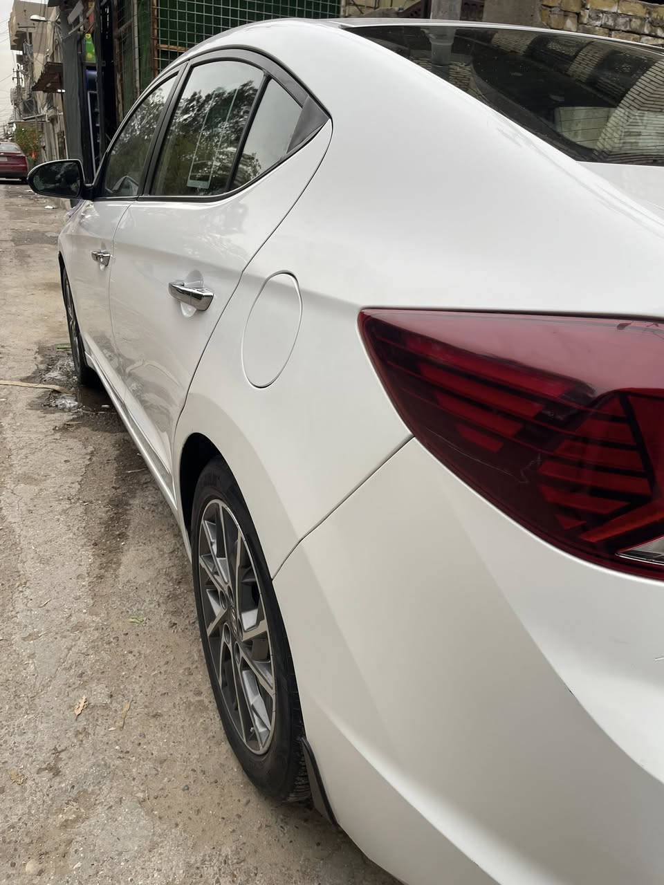 السلام عليكم الانترا ٢٠٢٠ خليجي فول مواصفات السياره بيها جاملغ ودوسه الباب اثر شخوط بدون ضربه السياره سعرها ١٤٥ 
***********
سنويه جديده داخله هزه السياره
