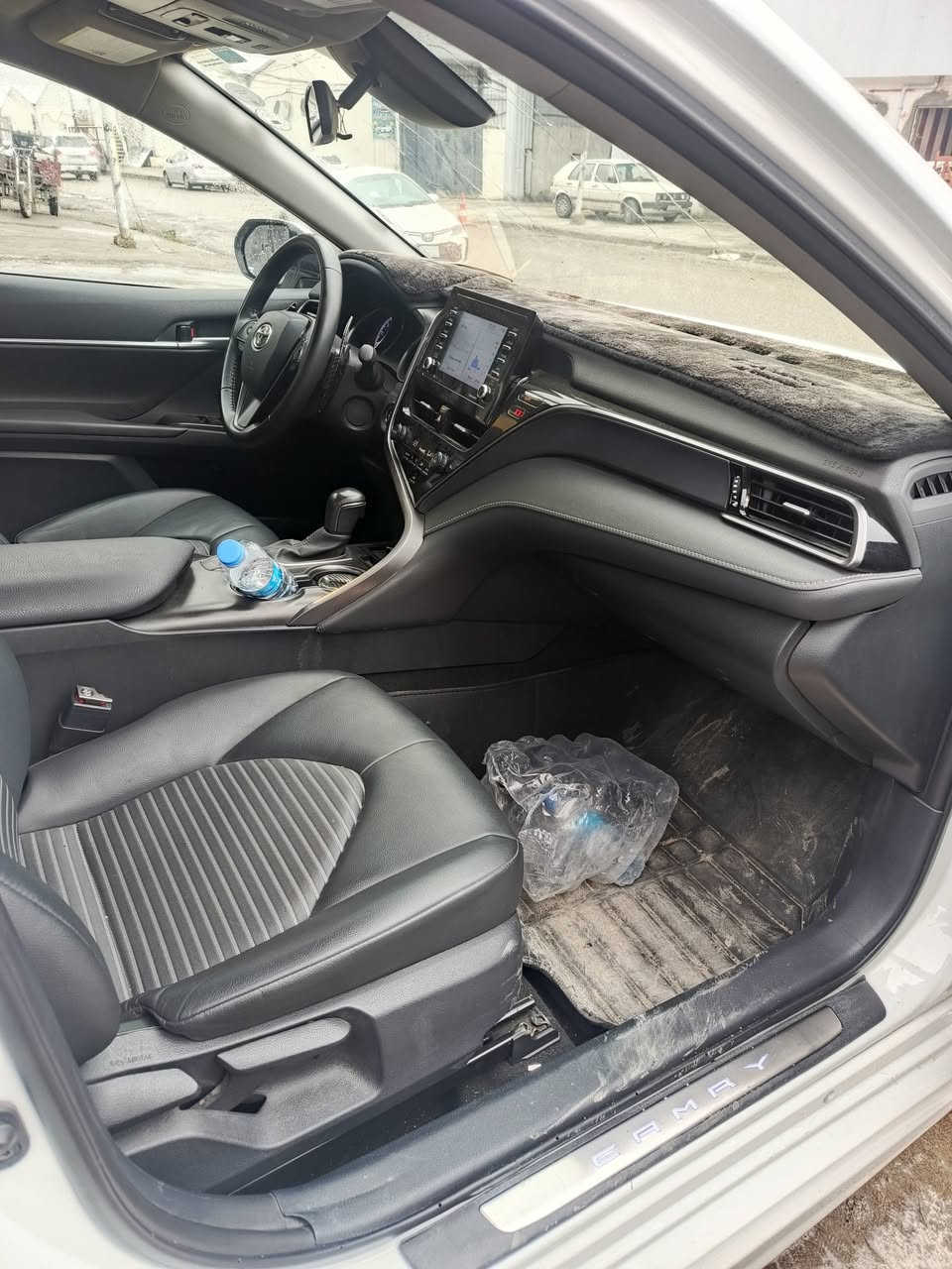 ♦️تويوتا كامري 2024 بانزين♦️
لون ابيض 
موديل 2024 
رقم اربيل مسطرة "22"
رقم وهزة وسنوية جديد ✅ 
نوع المكينة ( بانزين )  
المواصفات : 
ــ كشنات جلد 
ــ شاشة كبيرة 
ــ ويل حجم 18 
ــ ويل كروم اصلي 
ــ مانع انزلاق 
ــ مري كهرب 
ــ لايت عدسة 
ــ لد إشارة خفي 
ــ شاشات خلفية اصلي 
ــ شفتات بل استيرن 
ــ كشن سايق كهرب 
ــ رادار امامي 
ــ رادار بالمري 
ــ نقطة عمياء 
ــ شاشة اعطال
ــ 3 انضمة قيادة : " ECO "   " NORMAL "   " SPORT " 
* وبعد بيها مواصفات الخ.......
       ‼️ السيارة كلين تايتل بدون اي ضرر ( شرط ) ‼️
           🚫 فقط بيها قبغ الصندوك امبدل فقط 🚫
❌ بدون اي ضرر او دواخل او صبغ او بارد كلشي ما بيها❌

📍السيارة معروضة لدى ( محمد الحمداني ) لبيع وشراء جميع انواع السيارات الحديثة والمتضررة والزيرو✓........

📌 للأستفسار الاتصال على الارقام التاليه : *********** اسيا 
*********** كورك 
* ملاحضة : رقمي الاسيا بي واتساب ✅ 💫
