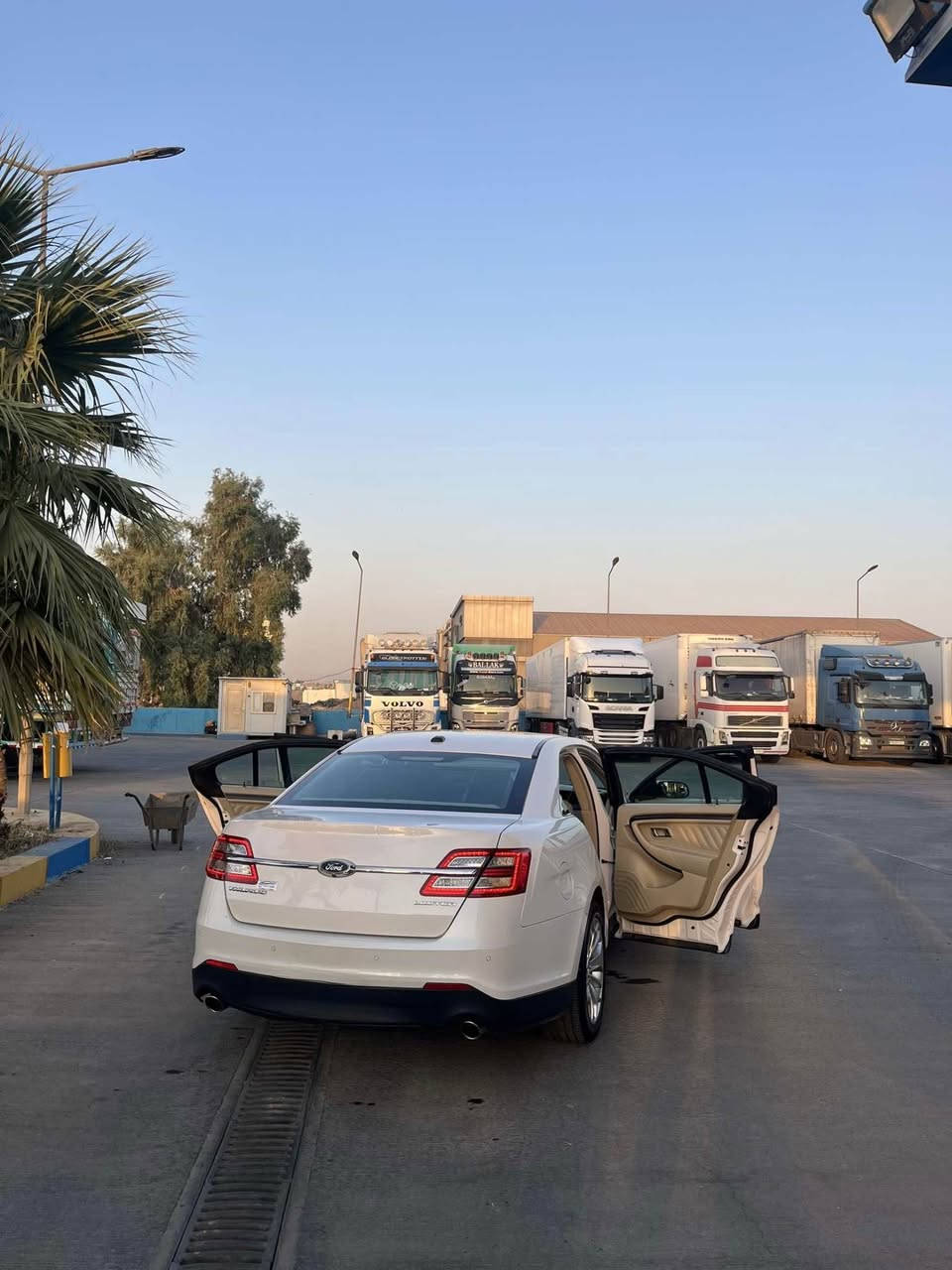 فورد توريس موديل ٢٠١٧ بسمة رادار  پاردة  ناو زةرد كوشين خزن سارد كةرمي كوشيني دواوي گة رم سوكان خزن گةرم. ناو حفت رةنگ. *********** أربيل, العراق
