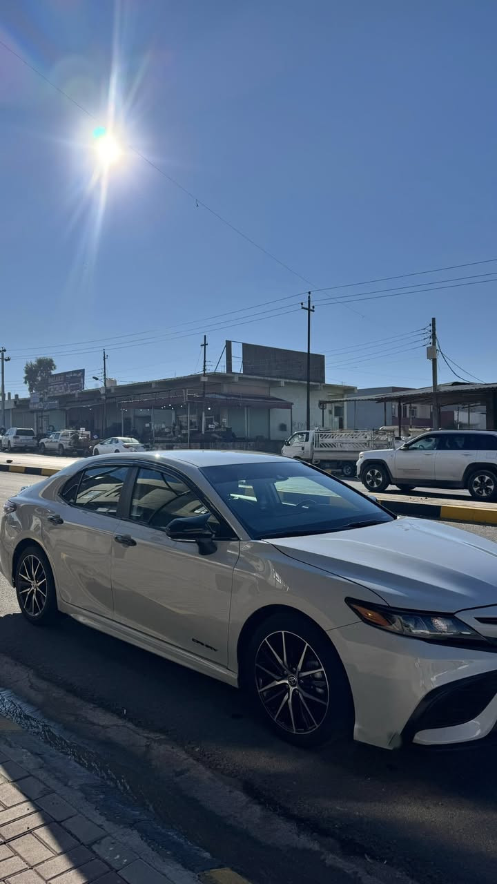 تيوتا كامري  موديل 24
مواصفات SE 
لون سمنتي داخل اسود 
شاشة كبيرة 
تحكمات ستيرن 
رادار امامي 
ظرر حفيف جاملوغ وباب شبر تعديل بارد. 
بدون دواخل برشوت بس بردة 
ماشيا ٢٦ ميل 
بدون مرارسة بس بيع
رقم تلفون ***********
