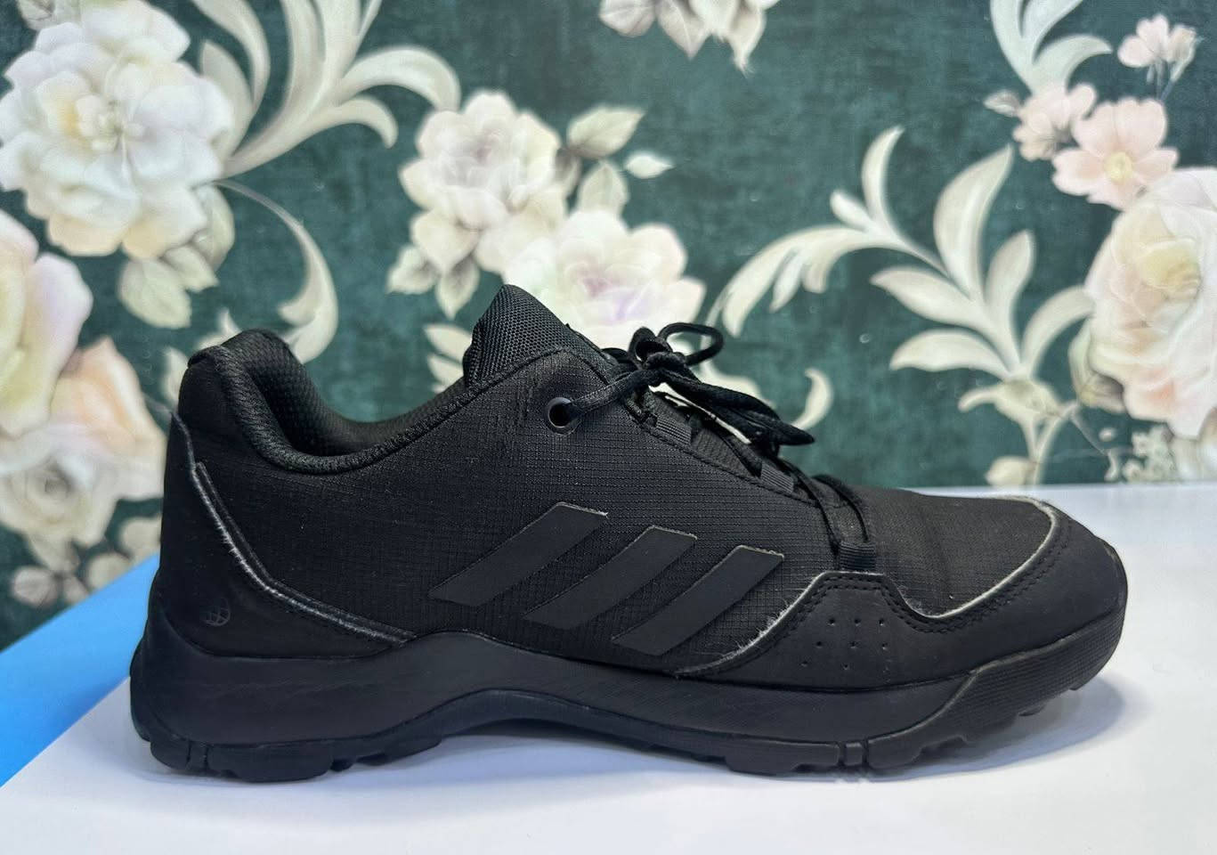 اديداس قياس 40 
طول القدم 25.5
اصلي وكالة 
السعر 15


**إذا كنت صاحب هذا الإعلان وتريد حذفه لأي سبب، رجاءا أرسل رسالة إلى الدعم الفني**