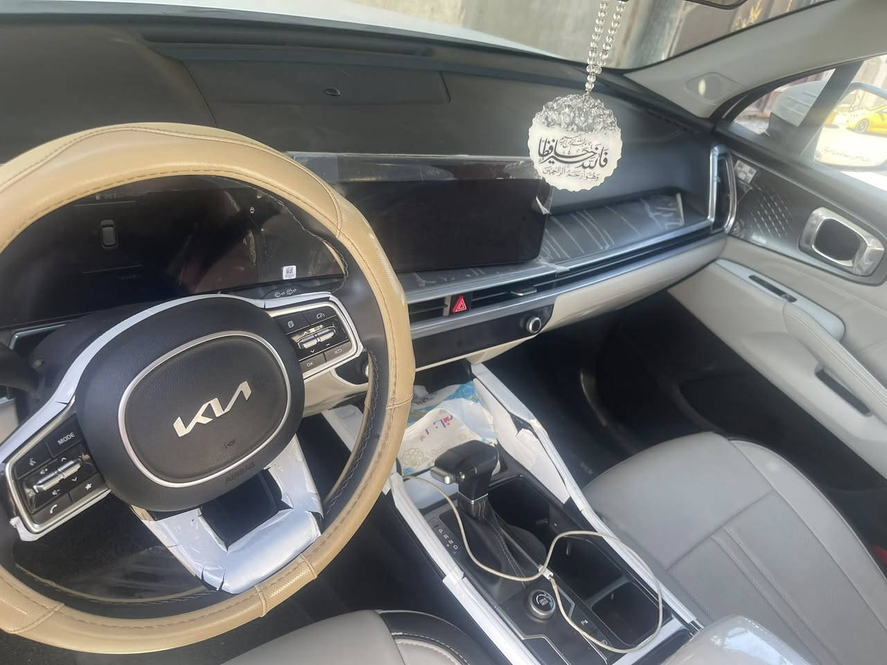 سياره سورنتو 2024
ضمان الدوليه 5 سنوات 

ماشيه 14 ونص 

رقم بغداد ب سمي 

المواصفات 

شاشه متصله 

شاحن واير ليس 

4 مودات قيداده 

تحكم جهتين 

تبريد شاشه لمس 

مسجل لمس 

بصمه تشغيل عن بعد 

محرك 2500 … 4 سلندر 

شاشه كامره نفكيشن خرائط 

الباب خلفي كهرباء 

زينون 

حساس امامي خلفي

كامره دوراره

كشن كهرباء 

مغلف الكشنات جلد 

و الكاعيه جلد

السعر 280 ورقه بيه مجال 

بغداد بغداد الجديده 

***********
