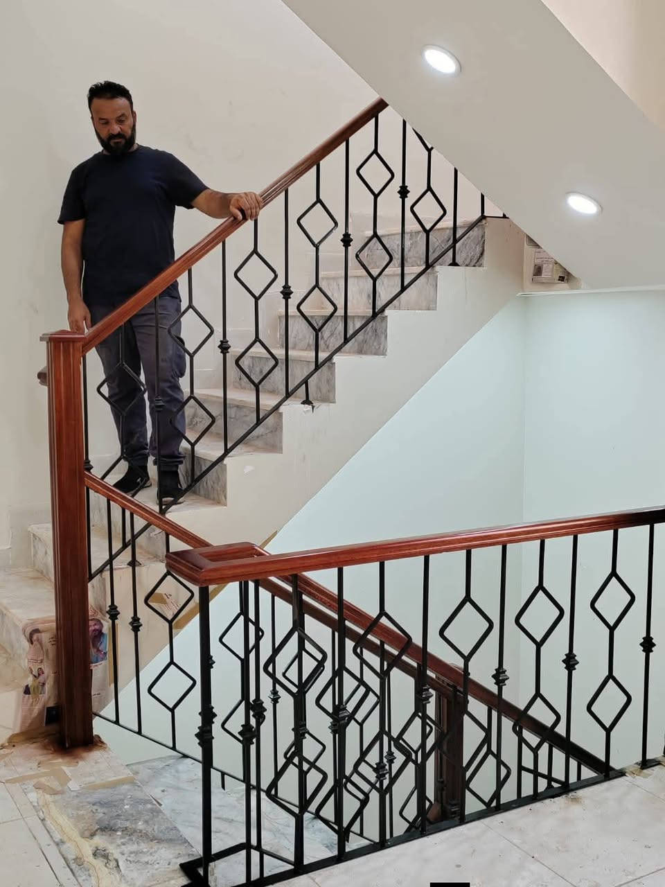 سلام عليكم 
عمل ابواب و شبابيك حسب طلب وعمل سقيفه باانواعه وبسعر مناسب 
للاستفسار ***********
عنوان /شارع حدادين
