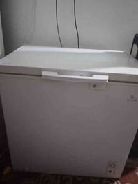 مجمده مستعمله أقل السنه مع سخان جديد ممستعمل ولا مشتغل للبيع بغداد شعل...