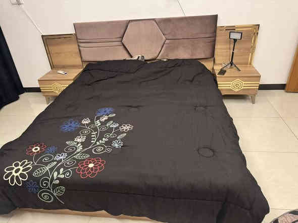 السلام عليكم غرفة نوم 5قطع البيع غرف كلش نظيفه وحلو احلى من صور ٣٥٠وبيهه مجال بسيط عنوان بغدادمحمودية ***********
