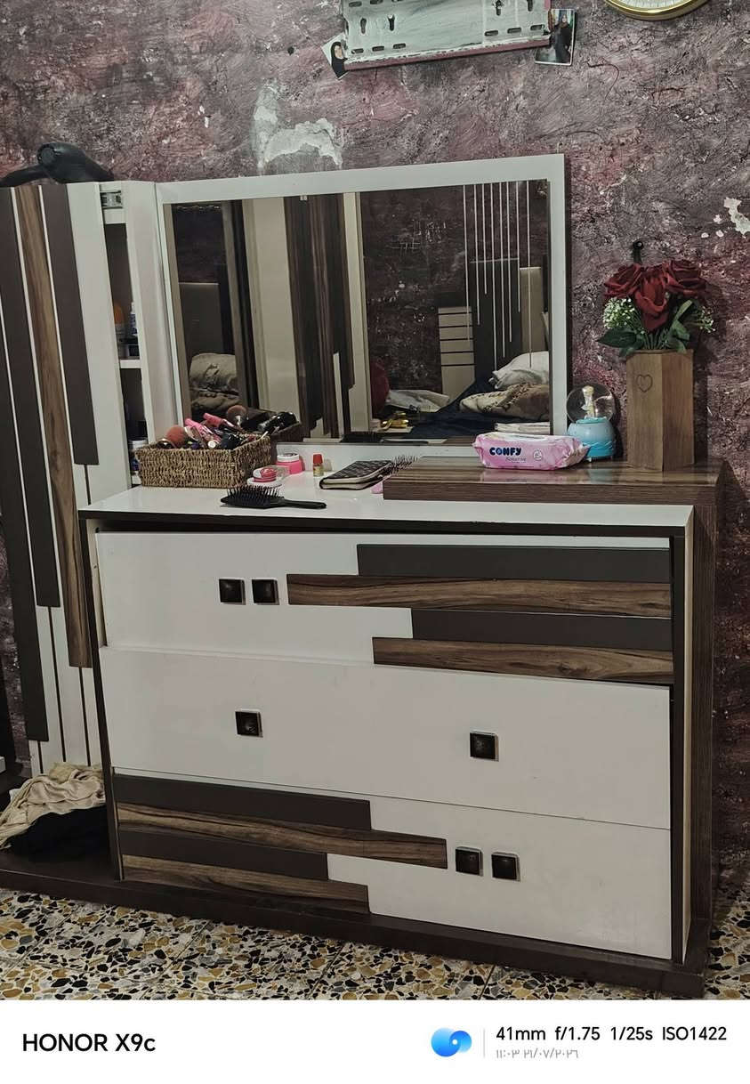 غرفه تركيه باب اول للبيع
نظيفه اي ضرر مابيها 
 ٦ قطع السعر  400 
العنوان الشعلة
للاستفسار المراسلة علئ صفحة او وتساب ***********
