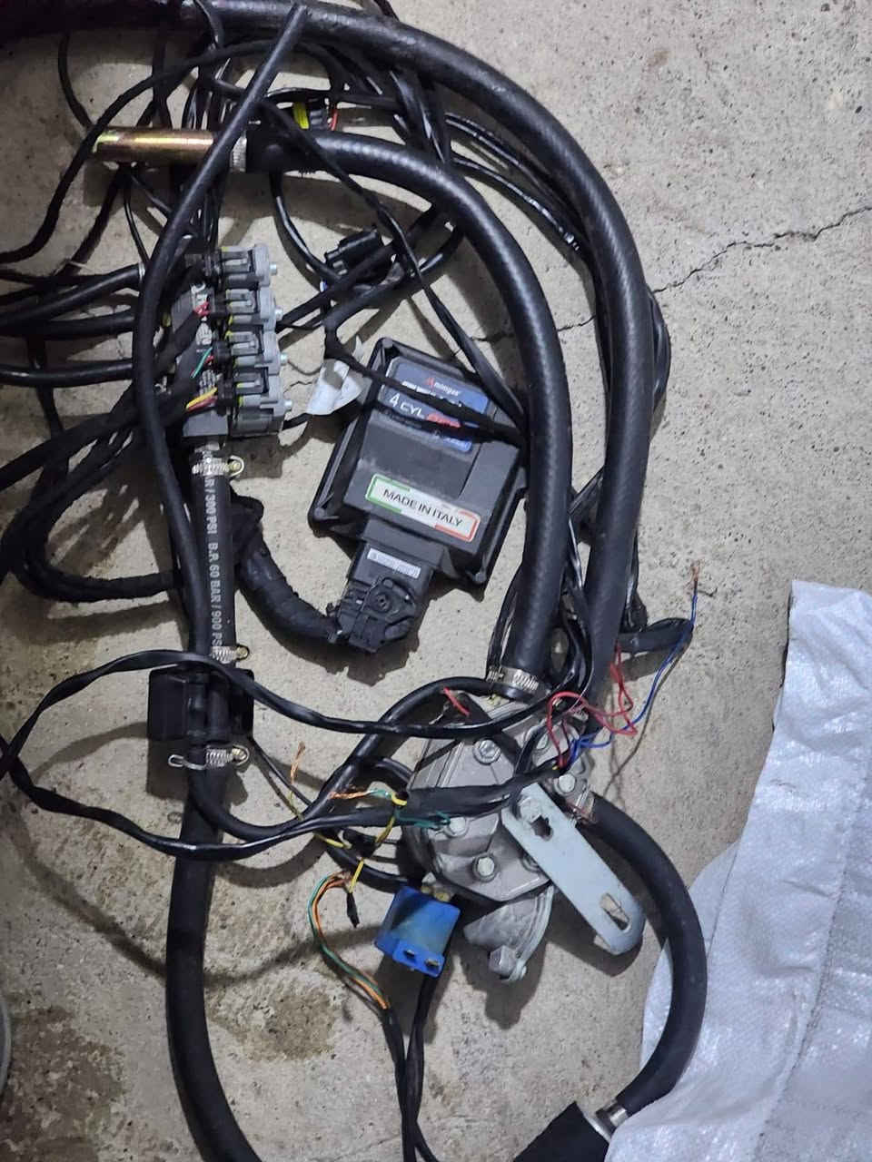 ئەم سیستەم غازە هەیە بۆ فرۆشتن مەوادی Italy تانکی درێژی 60 لیتری تورکی دەرەجە 1 بێ کێشەیە هەموو شتێکی خۆی لەگەڵە
ژ. م ***********
