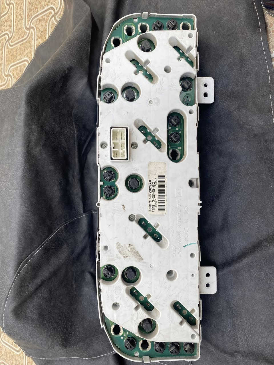 عداد سرعه جيب شيروكي تفصيخ اصلي  كلش نضيفه واضحه بلصوره سعر 80الف رقم:***********
