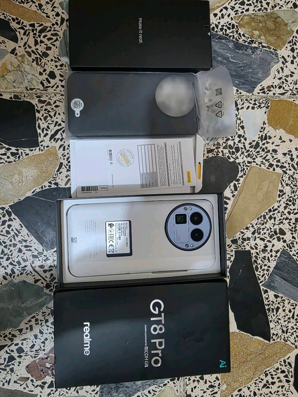 ريلمي gt 8 pro لون بنفسجي نسخة عالمية ذاكرة 512  رام 16 استخدام شهر فقط شرط الملحقات والكفر وكلشي ممستخدم بي للبيع السعر مليون و175 مجال جدا بسيط عنواني بغداد اي استفسار عالرقم *********** ماعندي توصيل