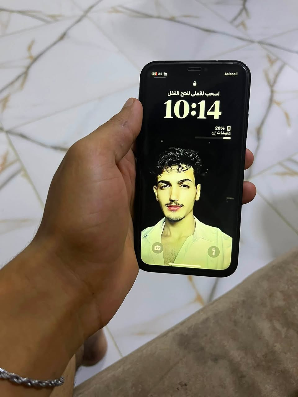 ايفون Xr
محور17 
دبل خط 
ذاكره 128
فقط بطاريه وكاله مبدل وضهر مثل ما موضح ب تصوير بي شوي كسر 
رايده ب180
او مراوس بايفون 
***********
