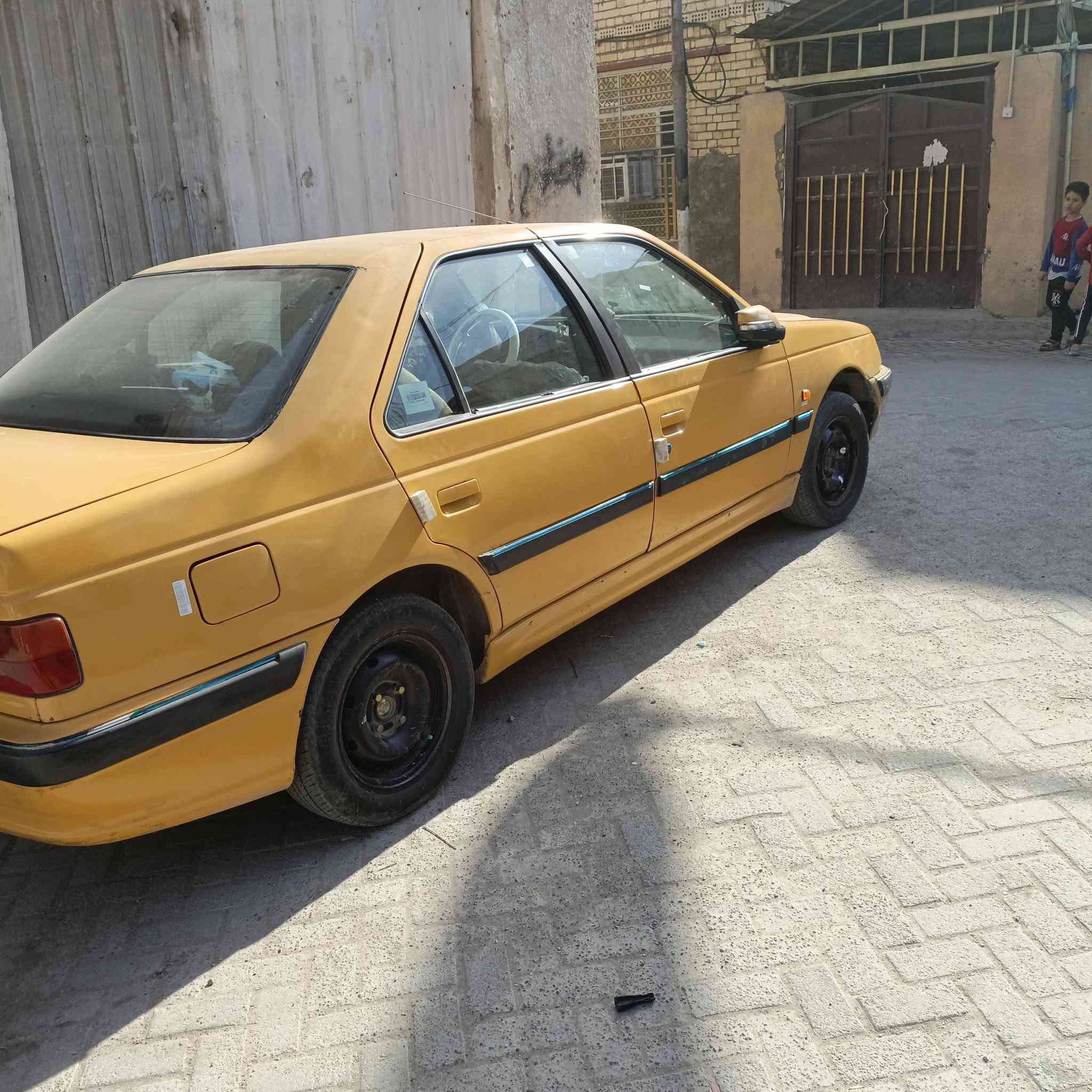 السلام عليكم للبيع بيجو بارس موديل 16 سياره جاهزه كبل للشارع تبريد ثلج مكينه كير خير من الله كهربائيات كلها شغاله سنتر لوك تخم تاير صدر امامي خلفي رقم بغداد انكليزي شرط التحويل المكان بغداد الشراي يتصل ويدلل *********** يوجد واتساب
