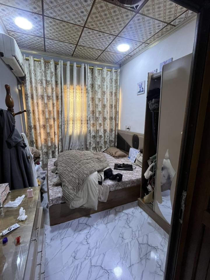 بيت للبيع في حي الانتصار سند ملك صرف طابو الزهور مساحه البيت 110 متر مربع موقعه مميز جدا  شارع 20 متر البيت طابقين 
الطابق الاول مصوره فديو 
الطابق الثاني يتكون من غرفتين نوم وهول جبير ومطبخ وصحيات وبيتونه 
السطح يحتوي عل مخزن 

البيت سعره مناسب للتواصل الاتصال على 
اتصال ***********
 وتساب ***********
