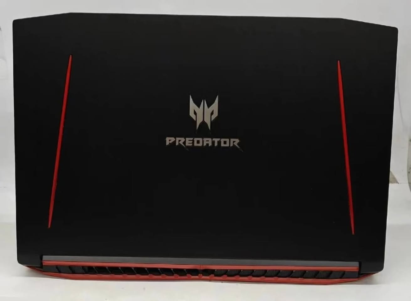 *للبيع Acer Predator Helios 300 PH317-51 - نسخة 6 أنوية*
*الحالة*: مستخدم نظافة 97% 
*المواصفات*:
- *المعالج*: Intel Core i7-8750H 6-Core 4.1GHz Turbo - مخصص للشغل الثقيل
- *الرام*: 16GB DDR4 
- *التخزين*: SSD 256GB NVMe سريع - الويندوز يفتح بثواني + ألعابك
- *كرت الشاشة*: NVIDIA GTX 1060 6GB - يشغل Warzone, Cyberpunk, GTA V Ultra
- *الشاشة*: 17.3" FHD IPS 144Hz - سلاسة خرافية للألعاب التنافسية
- *الكيبورد*: RGB 4-Zone + أزرار WASD مضيئة
- *التبريد*: CoolBoost + مروحتين Aeroblade 3D - تبريد قوي حتى بالصيف

*مناسب لـ*: جيمنج احترافي، مونتاج بريمير، فوتوشوب، برمجة، 3D

*السعر*:  750 الف
*المكان*:  النجف، تسليم يد بيد وتفحص براحتك قبل ما تشتري

***********
