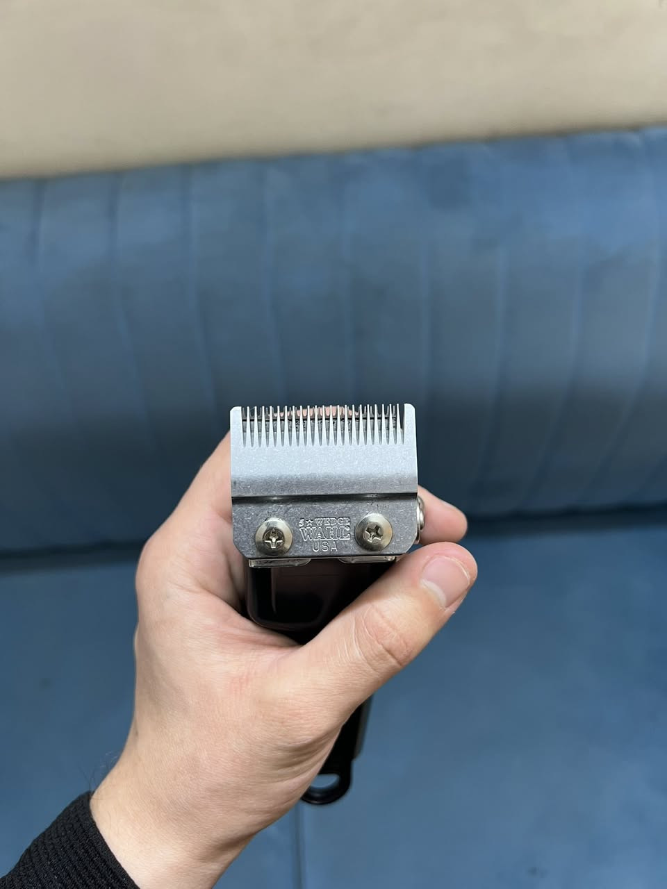 مكينة wahl legend  اصلية استخدام قليل جداً مبدل بيها شفرة اصلية مال تفصيخ والشفرة القديمة موضحة بالصور غراض كاملة وياها الجنطة هدية 
السعر ١٠٠ الف قفل اخذتها ب٢٠٠ الله شاهد
سبب البيع طالب و غير متفرغ لذلك ترك المهنة


**إذا كنت صاحب هذا الإعلان وتريد حذفه لأي سبب، رجاءا أرسل رسالة إلى الدعم الفني**