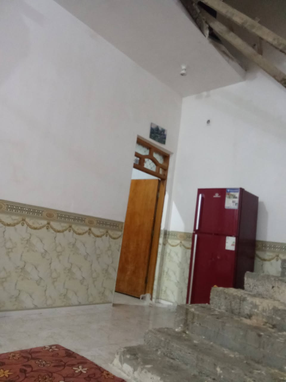 اسلام عليكم بيت طابو صرف مساحه300 م ثلاث غرف 6+4**5+4**4+4فيه حمام ديوانيه 10+4**هول 5/5+7/5 طرمه 7/5+8 بسمي حي العسكري نهاية شارع الروضه هاتف*********** بيكم خير تدللون
