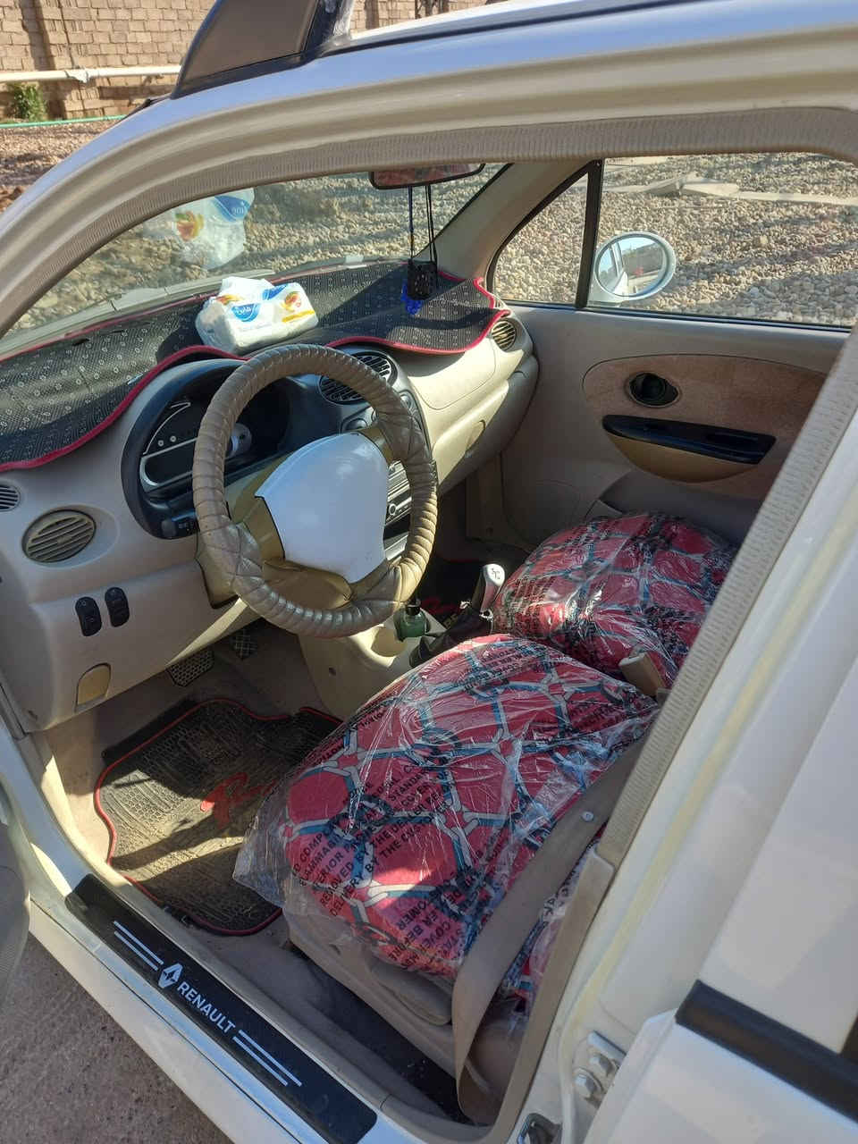 السلام عليكم للبيع او مراوس كيو كيو بغداد انكليزي بسمي موديل ١٣ محرك كير جيد جدا تبريدراديتر مزروف بيها صبغ وشويه خياس 
العنوان بغداد الشعب 
*********** سعر ٢٥ وبيها مجال قليل
