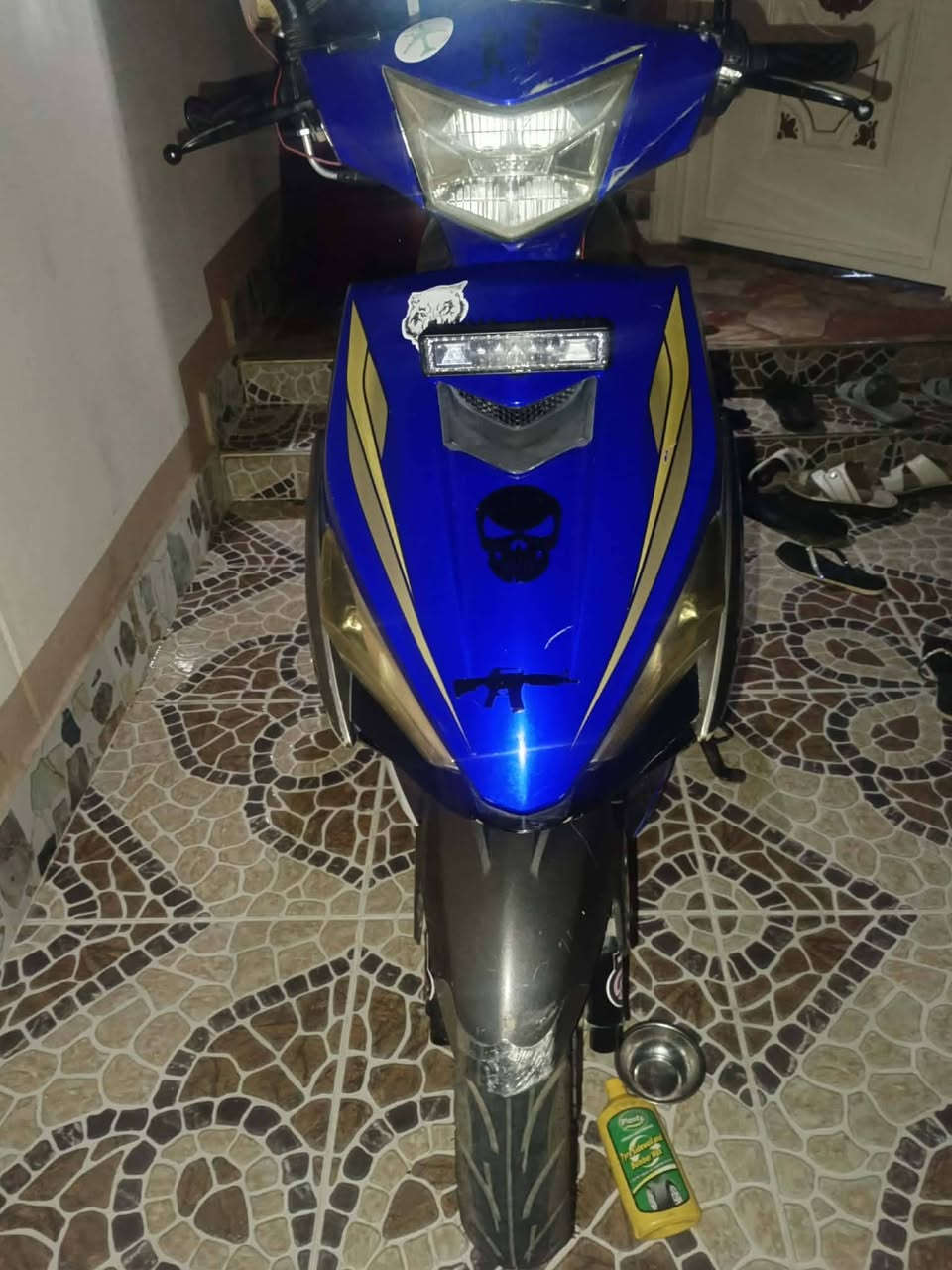 سلام عليكم دراجه للبيع نضيف كلشي بلاد تجي تفحص كدام عينك نضيف حيل تايرات جدد يشتغل سلف و هندر اشاير شغال كلشي بلاد والسعر 675 الف بي مجال للطيبين ادخل خاص او عل رقم ***********4
