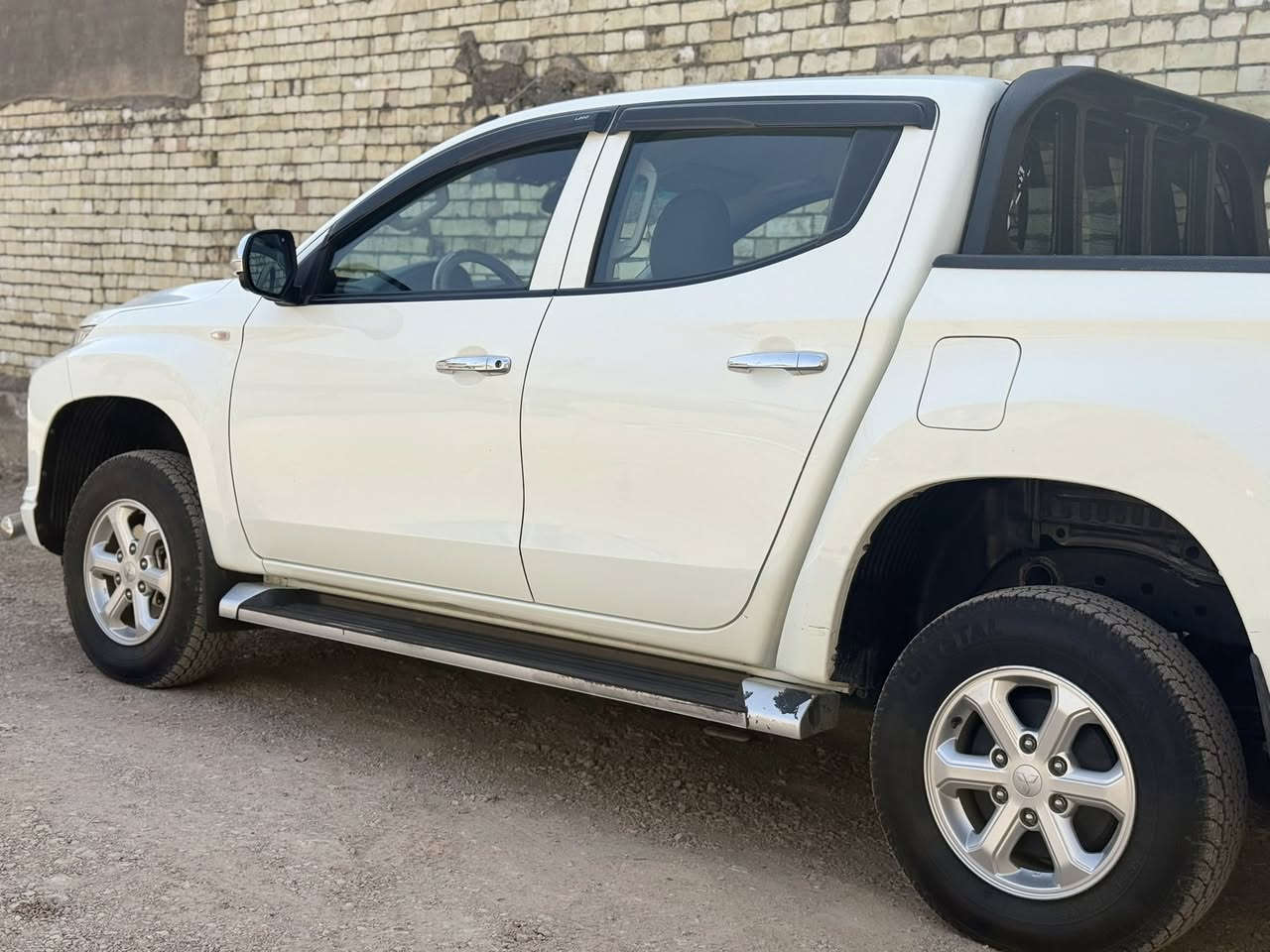 للبيع او مراوس بيك أب ميتسوبيشي موديل 2022
✔️ بنزين
✔️ فور ويل (دبل قمارة) 
✔️مكفولة بيه مكانين بارد 
✔️ رقم بغداد بسمي 
السيارة نظيفة جداً استخدام شخصي 
📍 الموقع: بغداد – المعامل
💰 السعر: 194 بيه مجال
📞 التواصل خاص أو اتصال
***********
