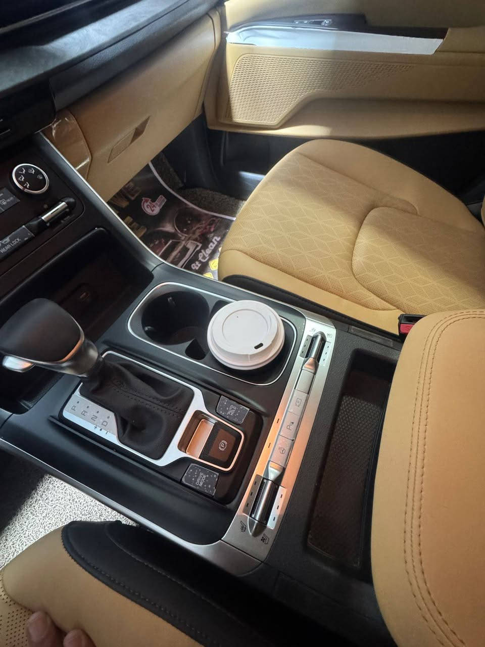 كيا كرنفال موديل ٢٣
وارد كوري كفاله عامه ٩راكب ماشيه ٢٧٠٠ جديده لوك رقم بصره مغلفه نانو مات طافي سته سلندر بانزين السعر ٢٩٠ للاستفسار ***********عنواني بصره
