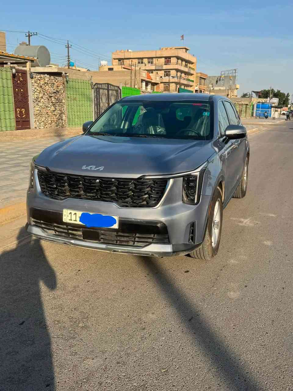 السلام عليكم
كيا سورنتو 2024 وارد امريكي فئة LX 
مكينة 2500 ماشية 6 الف حادث بنيد وشخوط باب السايق والخلفي والسيارة بأسمي سعر 270$ وبيها مجال 
بسيط مكاني بغداد / ***********
