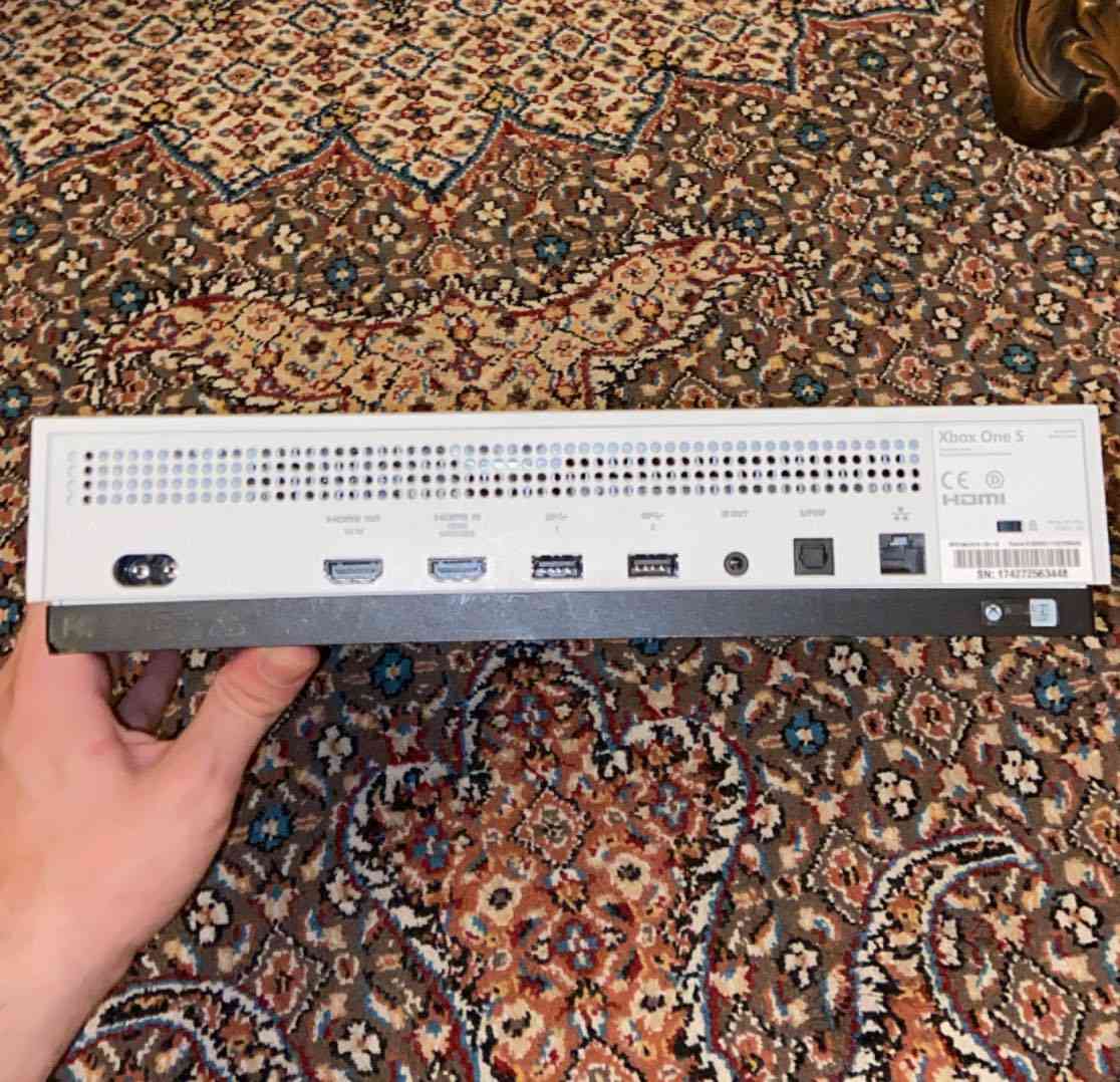 Xbox One S 🤍
السلام عليكم
جهاز اكس بوكس وان اس نص تيرا للبيع 
لوك ستيكر ممفتوح ولا مصلح جدًا نظيف 
ملحقات الاصليه جويستك 
وكيبل البور وكيبل الاج دي 
مع قرص Gta 5 بريميوم ادشن بس القرص سعره 25

للتواصل على الخاص 
ماعندي توصيل مكاني تكريت

ابيع كامل القرص والجهاز بـ 175
وبي مجال للشراي 🤍


**إذا كنت صاحب هذا الإعلان وتريد حذفه لأي سبب، رجاءا أرسل رسالة إلى الدعم الفني**