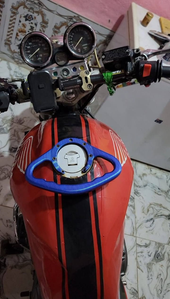 بطح سيبي حجم 400.مكفوله من كلشي. اوراق كامله .  سرعه 180.شرط. كهربائيات  كله شغاله. مابيه ي نقص. دراجه حلوه. ونضيفه  السعر  مليون.و500. وبيه مجال شويه. مكان الناصرية قضاء الاصلاح مراوس بدراجه عادي. سياره صالون.  ***********.... ***********...
