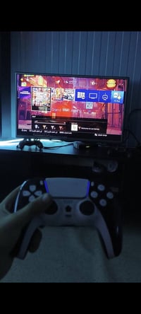 🎮 للبيع بلايستيشن 4 (PS4) بحالة ممتازة 🎮  ✅ بلايستيشن 4 سليم نظيف جدًا...